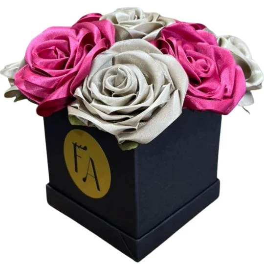 Caja white con rosas de raso baige y bordo